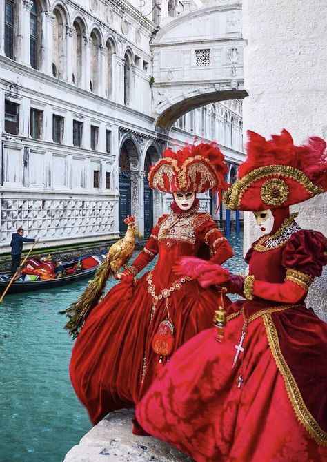 Venice Carnival Costumes, Venice Mask, Venetian Carnival Masks, Carnival Of Venice, Venetian Masquerade, Venetian Masks, Chique Outfits, Carnival Masks, Italy Photo