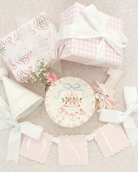 All the little details 🌸🎈 . . . First birthday party | Girl birthday | Classic birthday party | Kids birthday #firstbirthday #firstbirthdaydecor #firstbirthdayideas Timeless First Birthday, 1st Tea Party Birthday, Vintage 1st Birthday Girl, January Birthday Aesthetic, First Tea Party Birthday, Elegant First Birthday Party Girl, Classic First Birthday Girl, First Birthday Bow Theme, Coquette First Birthday