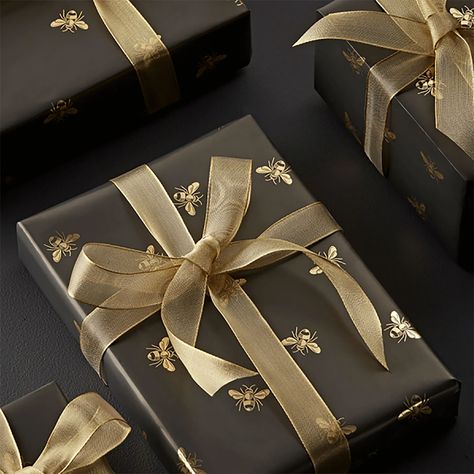 The best luxury Christmas wrapping paper to buy now 2021 | Tatler Luxury Christmas Wrapping Paper, Cute Gift Wrapping Ideas, Pretty Gift Wrapping Ideas, Elegant Gift Wrapping, Gift Wrapping Inspiration, Gift Wrapping Ideas, Unique Gift Wrapping, Gift Wrapper, Paper Gift Tags