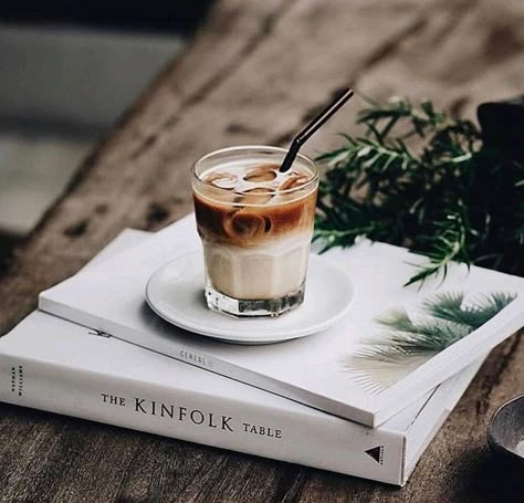 The Kinfolk Table, Coffee Shop Photography, Coffee Shot, Coffee Photos, Coffee Photography, Aesthetic Coffee, Coffee And Books, Coffee Cafe, Coffee Love