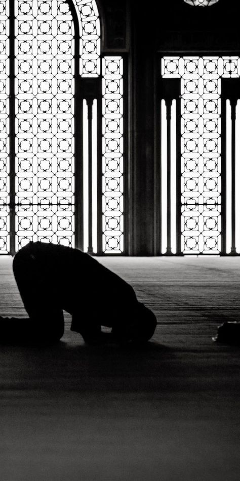 Sajda Namaz Wallpaper, Sujud Sholat Aesthetic, Wallpaper Sholat, Sabr Shukr Tawakkul, Quran Wallpaper, Best Nature Images, Mosque Art, Islamic Wallpaper Hd, Qur'an Photography