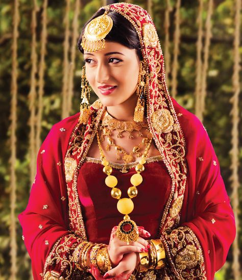 KASHMIRI MUSLIM Kashmiri Jewellery, Kashmiri Bride, December Images, Bridal Jewellery Online, Pakistani Bridal Dress, Muslim Bridal, Latina Outfit, Rent Dresses, Dress Name