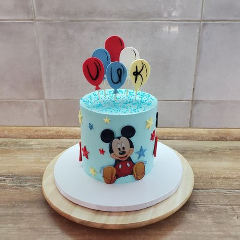 Tort Mikey, Mickey Mouse Cake Design, Mouse Cake Design, Decor Tort, Mickey Cakes, Simple Cake Designs, Mickey Mouse Cake, Simple Cake, Baby Birthday Cakes