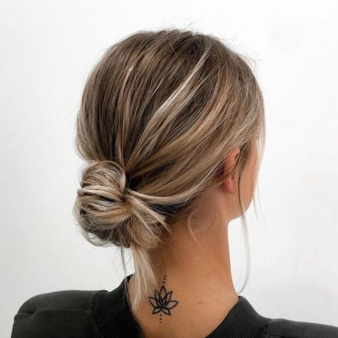 Casual Low Sock Bun Updo Loose Low Bun Short Hair, Undone Bun Wedding, Low Bun Blonde Hair, Hair Up Low Bun, Low Wispy Bun Wedding, Medium Wedding Guest Hairstyles, Low Lose Bun, Casual Up Dos For Short Hair, Low Casual Bun