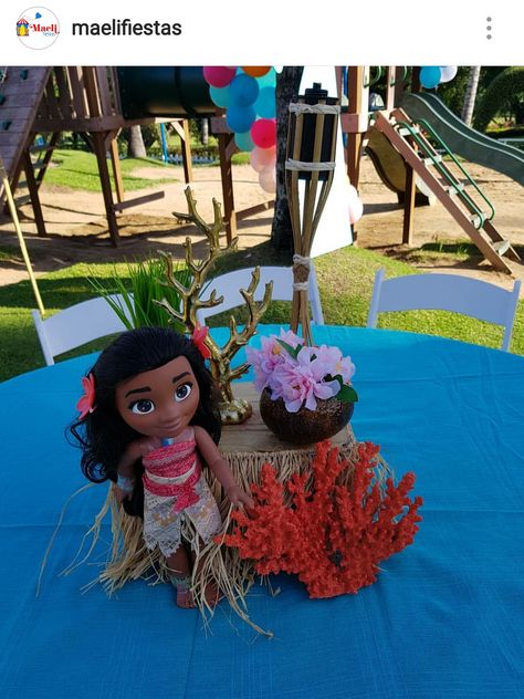 Moana Party Table Set Up, Moana Table Decorations, Moana Centerpieces Ideas, Moana Centerpieces, Moana Birthday Decorations, Blaze And The Monster Machines Party, Moana Theme Birthday, Moana Bebe, Moana 2