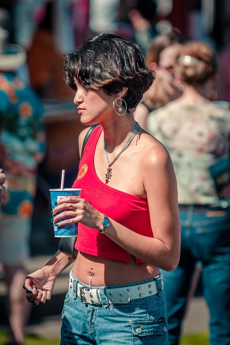 Candid People References, Natural Poses Reference, Side Anatomy, Earthsworld Portraits, Everyday People Photography, Interesting Portrait Photography, July Aesthetic, Watch Sketch, Candid Poses