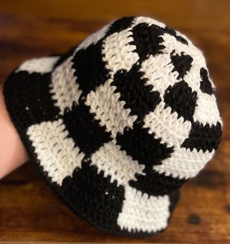 Cute crochet bucket bag ideas | Crochet pattern | Crocheting crochet bag for men #crochetbagformen #crochet #crochetbag #crochetbags 7.477 Black And White Crochet Bucket Hat, Black And White Crochet Hat, Black And White Crochet Ideas, Crochet Bucket Hat Men, Crochet Hat For Men, Crochet Bucket Hat Free Pattern, Bucket Hat 90s, Crochet Black And White, 90s Fashion Mens