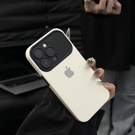 Minimal Two-Tone 🔲 #GetCasette Computer Science Major, Love Quotes For Girlfriend, Celebrity Casual Outfits, Girly Phone Cases, Minimalist Iphone, Urban Landscapes, Iphone Hacks, Magic Mouse, Black Case