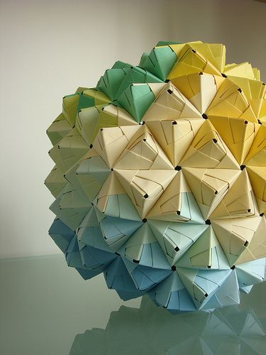 Modular Sonobe Origami Ball - blue, geen, yellow - 270 pieces Big Origami, Origami Lamps, Origami Sculpture, Tutorial Origami, Origami Lamp, Geometric Origami, Origami Ball, Origami Dragon, Origami Love