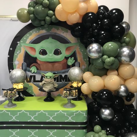 Decoraciones en todo Mexicali 📍 Decoracion Baby Yoda, Baby Yoda Birthday Party Ideas, Baby Yoda Party, Yoda Decorations, Baby Toda, Decoracion Star Wars, Star Wars Themed Birthday Party, Yoda Birthday, Yoda Party