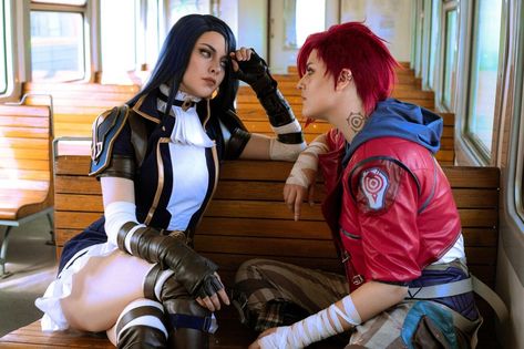 Vi Caitlyn Arcane, Vi X Caitlyn, Arcane Cosplay, Vi Caitlyn, Arcane Memes, Caitlyn Arcane, Sapphic Art, Vi Cosplay, Jhin League Of Legends