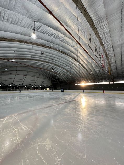 Figure Skating Rink Aesthetic, Skating On Ice Aesthetic, Ice Skating Rink Outdoor, Figure Skating Rink, Skating Aesthetic Ice, Figure Skate Aesthetic, Ice Skating Core, Ice Skating Wallpaper Aesthetic, Ice Skating Rink Aesthetic