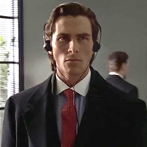 Christian Bale Portrait, Patrick Bateman Headphones, Iconic Characters Movies, Patrick Bateman Hair, Sigma Patrick Bateman, Men Haircut Straight, Patrick Bateman Blood, Mid Fade Taper, Patrick Bateman Pfp