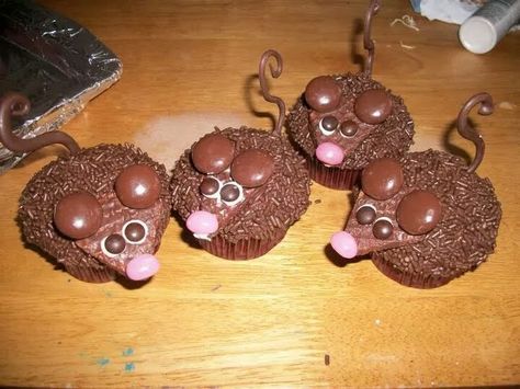 Rat Cupcakes, Zucchini Jam, Nutcracker Party, Mouse Cupcakes, Ugly Cakes, Zucchini Pancakes, Decorating Cupcakes, Cupcake Mix, Fancy Rat