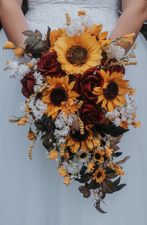 Fall Flowers Bouquet, Wedding Fall Flowers, Red Roses Bouquet, Diy Sunflower, Roses Bouquet, Wedding Fall, Fall Flowers, Bridal Bouquet, Flowers Bouquet