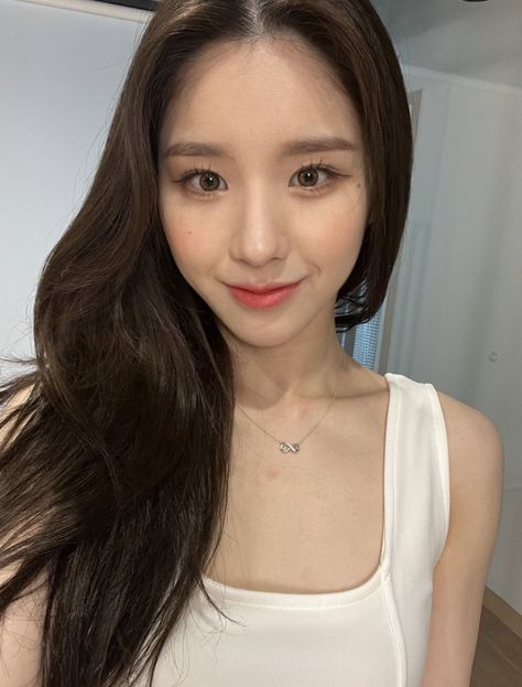 Loona Heejin, Heejin Loona, Eye Circles, Odd Eyes, Olivia Hye, Special Girl, Kpop Girl Groups, Mbti, Korean Girl