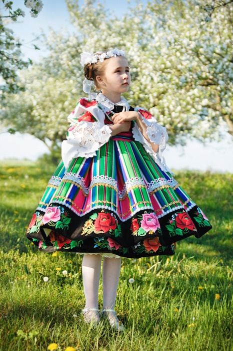 Little girl in traditional costume of Łowicz, Poland Costumes Around The World, Folk Clothing, Zoella, National Dress, Mode Boho, Folk Dresses, Ethnic Dress, Traditional Costume, Folk Costume