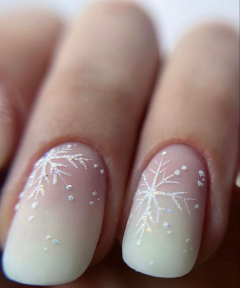 Christmas Nails Milky White, Milky Winter Nails, Milky White Nails Christmas, Winter Natural Nails, Milky White Christmas Nails, Cristmass Nails 2024, Nude Christmas Nails, Snow Nails, Pink White Nails