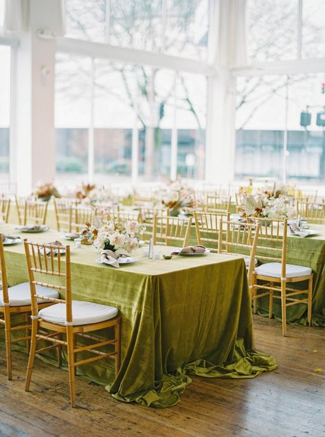 La Tavola Fine Linen Rental: Velvet Curry with Nuovo Champagne Napkins | Photography: Maria Lamb, Event Planning, Styling & Creative Direction: Kae + Ales, Florals: Hart Floral, Venue: The Cleaners at Ace Hotel, Rentals: The party Place Green Velvet Tablecloth, Wedding Ideas Food, Art Inspired Wedding, Lamb Photography, Velvet Tablecloth, Modern Wedding Reception, Martha Weddings, Reception Tablescapes, Bridal Party Outfit