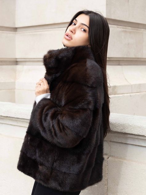 Mink Coats Outfit, Short Fur Coat, Mink Coats, Mink Jacket, Mink Coat, Mink Fur Coat, Coat Outfits, Small Details, Mink Fur