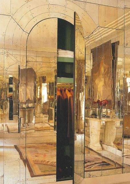 Architecture Antique, Mirror Room, Mirrored Wall, Wall Finishes, Mirror Interior, A Mirror, Antique Mirror, Mirror Door, Decoration Table