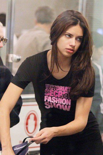 Adriana Lima Without Makeup, Adrian Lima, Adrina Lima, Adriana Lima Style, Adriana Lima Young, 00s Mode, Vs Models, Model Aesthetic, Victoria Secret Fashion