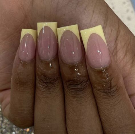 French Tip Nails Short Color, Short French Tip Acrylic Nails Color, Simply Nails Ideas, Short Acrylic Nails For Work, April Acrylic Nails, Shorts Nails Acrylic, Square Acrylic Nails Medium Length, Short Nail Sets Acrylic, Acyrilics Nails Designs