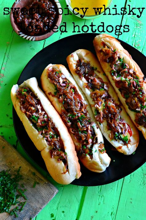 Christmas Hotdogs, Loaded Hotdogs, Loaded Hot Dogs, Hotdogs Recipes, Chili Cheese Hot Dog, Christmas Canapes, Bbq Desserts, Gourmet Hot Dogs, Hot Dogs Recipes