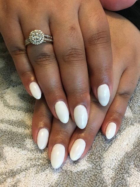 #White nails! Round shape 💅🏽💅🏽 #HerNailsRock White Oval Gel Nails, Matte White Nails Almond, Oval Acrilyc Nails, White Almond Wedding Nails, White Almost Nails, White Nails Round Shape, Rounded White Nails, White Round Nails Design, Short Oval White Nails