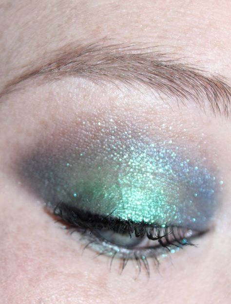 Green Iridescent Makeup, Ocean Themed Makeup, Ocean Inspired Makeup, Tiffany Blue Makeup, Green And Blue Eyeshadow Looks, Turquoise Makeup Looks, Ocean Makeup Looks, Ocean Eyeshadow, Mermaid Core Makeup