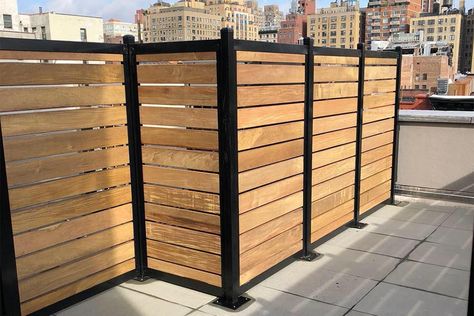 Check out this modern approach to building a horizontal slat fence for your home or business. This metal fence frame helps you create the exact look you want. Painted Wood Fence, Modern Wood Fence, Slat Fence, Horizontal Slat Fence, Diy Backyard Fence, Black Fence, Modern Fence Design, Privacy Fence Designs, Horizontal Fence