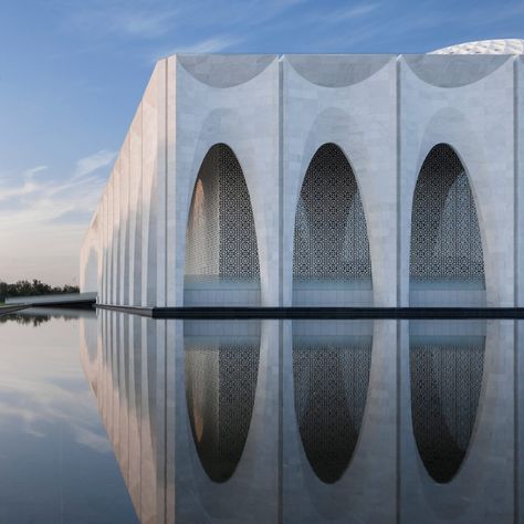 Arched walkway wraps Muslim centre near Beijing by He Jingtang Modern Arch Architecture, Cultural Design, Mosque Design, Arch Architecture, Gothic Cathedrals, Mosque Architecture, Cultural Centre, Cultural Architecture, Building Structure