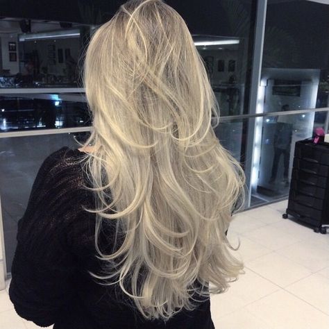 Long Layered Platinum Blonde Hair, Platinum Blonde Hair Long Layers, Grunge Layers Hair, Dyed Platinum Blonde Hair, Platinum Blonde Layered Hair, Platinum Blonde Hair Layers, Blonde Hair By Hair Pattern, Layered Platinum Blonde Hair, Platinum Blonde Hair With Layers