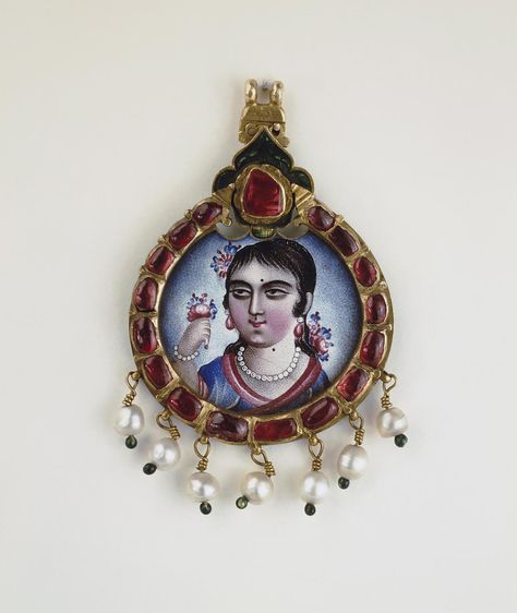 Name:  Pendant  Place of creation: Iran  Date: First half of the 19th century  Material: gold, enamel, rubies and pearls  Dimension:  h. 6,3 cm Persian Jewelry Iran, Qajar Jewelry, Ghajar Painting, Qajar Art, Ancient Accessories, Persian Jewelry, Qajar Dynasty, Persian Painting, Middle Eastern Jewelry