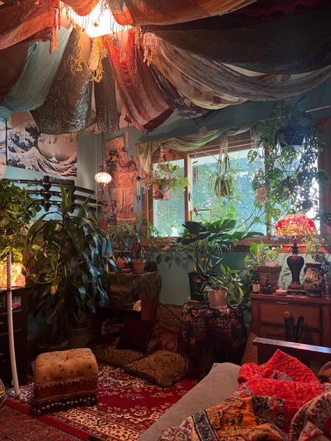 Surreal Room, Book And Bed, Hippie Room, Hippy Room, Jungle Room, Chill Room, Indie Room, Dream House Rooms, Redecorate Bedroom