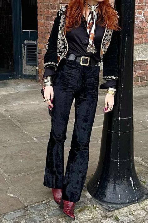 1960s Alternative Fashion, 70s Midevil Revival, Dark Retro Outfit, 70s Gothic Fashion, 1970s Witch Aesthetic, Retro Rock Outfit, 70s Fashion Dark, 70s Metal Fashion, Dark Maximalist Outfit