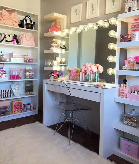 20+ Awesome DIY Projects To Decorate A Girl's Bedroom 2022 Diy Girls Bedroom, Teenage Girl Room, Glam Room, Makeup Rooms, Trendy Bedroom, Small Room Bedroom