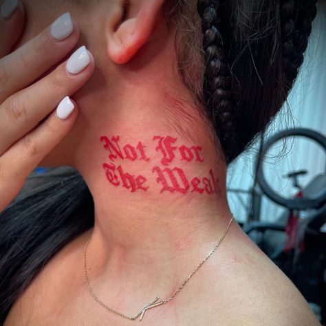 Gang Tattoos, Girl Neck Tattoos, Neck Tattoos Women, Black Girls With Tattoos, Tasteful Tattoos, Tattoos For Black Skin, Neck Tattoos, Red Ink Tattoos, Pretty Tattoos For Women