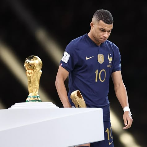 France Mbappe, Mbappe France, Worldcup Football, Argentina Messi, French Football Players, Ronaldo Soccer, France National Team, Cr7 Wallpapers, Ronaldo Pictures