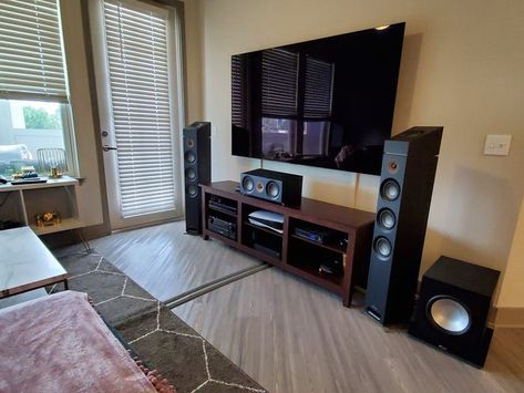 9 Products for Building a Great Home Theater Setup Home Tv Room, Dream Home Theater, Stereo Idea, Living Room Speakers, Home Decor For Men, Hifi Room, Living Room Home Theater, Home Theater Sound System, Home Theater Room Design