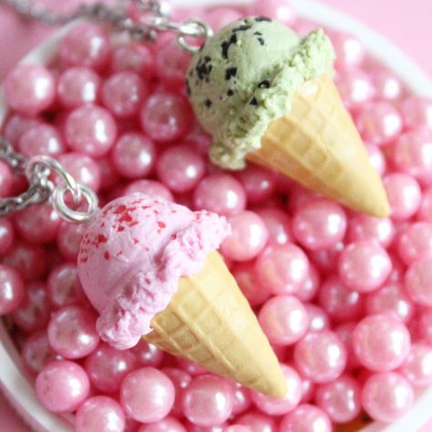 Pretty pastel ice cream necklaces for foodies and food lovers of all ages! Cream Necklace, Tea Jewelry, Pastel Jewelry, Mint Chocolate Chip Ice Cream, Mint Ice Cream, Pastel Kawaii, Chocolate Chip Ice Cream, Waffle Cones, Necklace Cute