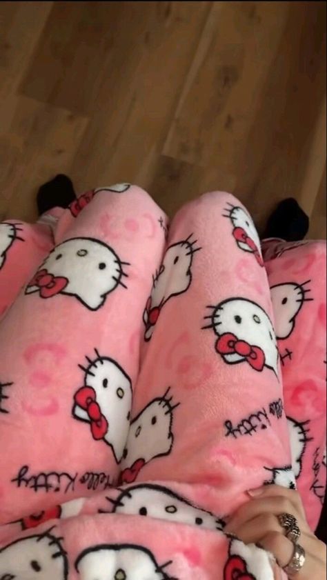 Hello Kitty Couple, Heo Peppa, Hello Kitty Pajama Pants, Hello Kitty Pattern, Hello Kitty Pajamas, Kitty Pattern, Couple Fits, Matching Pjs, Cute Hello Kitty