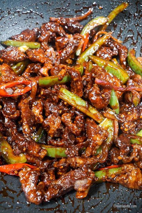 Crispy Chili Beef Recipe, Beef Snacks Recipes, Chilli Beef Recipe, Beijing Beef, Crispy Chilli Beef, Beef Chilli, Beef Sauce, Crispy Beef, Chinese Cooking Recipes