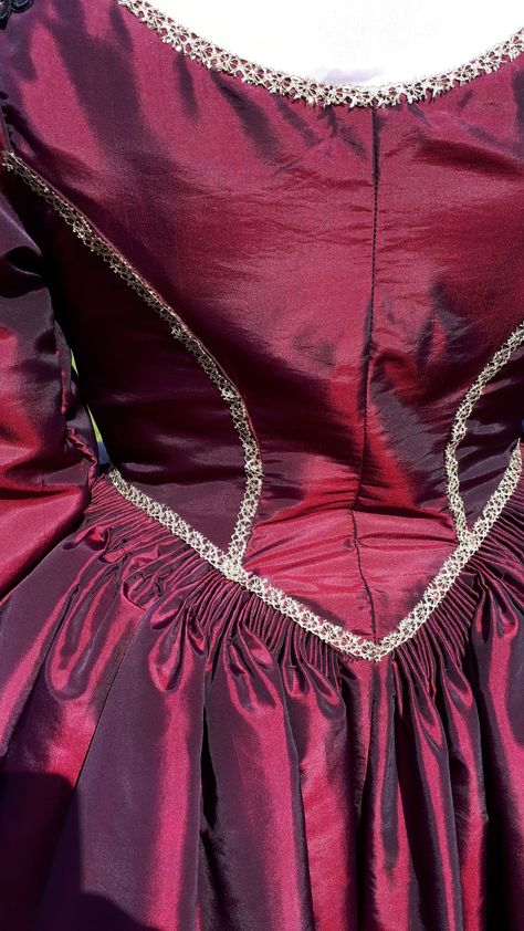 Elizabeth Swann Red Dress, Elizabeth Swann Dress, Plum Gown, Ren Faire Dress, Faire Dress, Elizabeth Swan, Green Academia, Elizabeth Swann, Plum Dress