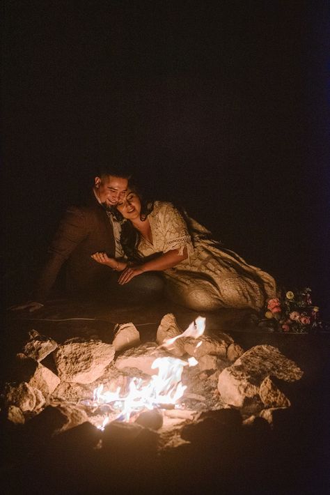 Campfire Wedding Photos, Elopement First Dance, Bonfire Photoshoot, Mountain Vow Renewal, Camping Elopement, Prenup Outfit, Bonfire Wedding, Camping Photoshoot, Cozy Campfire