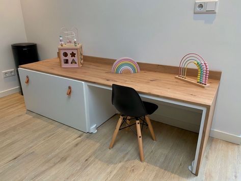 Ikea Hack Smastad, Ikea Desk Hack Kids, Ikea Kids Desk Hack, Ikea Smastad Kids Room, Småstad Ikea Hack, Smastad Ikea Hack, Smastad Ikea, Ikea Smastad, Ikea Office Hack