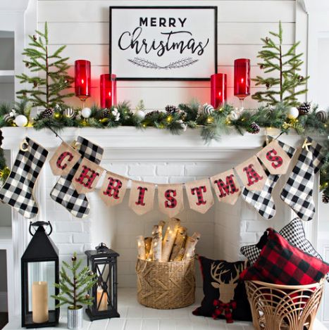 Natal Country, Christmas Decor Trends, Plaid Christmas Decor, Christmas Fireplace Decor, Buffalo Check Christmas, The Mantle, Christmas Centerpieces Diy, Christmas Mantel Decorations, Christmas Mantle