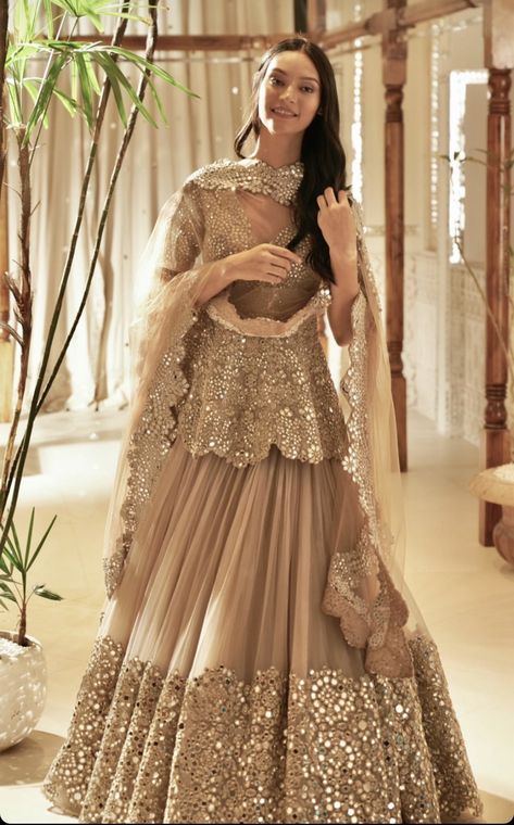 Best Friends Wedding Indian Outfit, Engagement Gown, Indian Bridesmaid Dresses, Desi Dress, Trendy Outfits Indian, Desi Wedding Dresses, Lehenga Designs Simple, Hippie Hair, Traditional Indian Dress