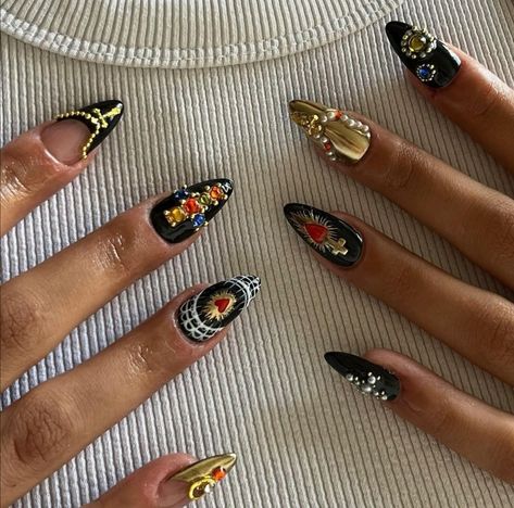 Vietnamese Nail Design, Rockstar Nails Aesthetic, Royal Nail Designs, Baroque Nail Art, Catholic Nail Art, Goth Gel Nails, Jewels On Nails, Jewel Nail Designs, Sacred Heart Nails