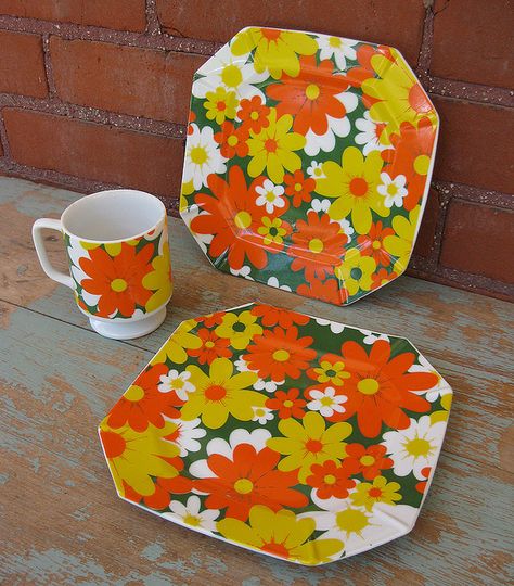 3 Piece 70s Dish Set | Flickr - Photo Sharing! www.MadamPaloozaEmporium.com www.facebook.com/MadamPalooza 70s Japan, Vintage Retro Decor, Retro Dishes, Quirky Kitchen, Orange Retro, Collectible China, Hippie Homes, 70s Decor, Vintage Stuff